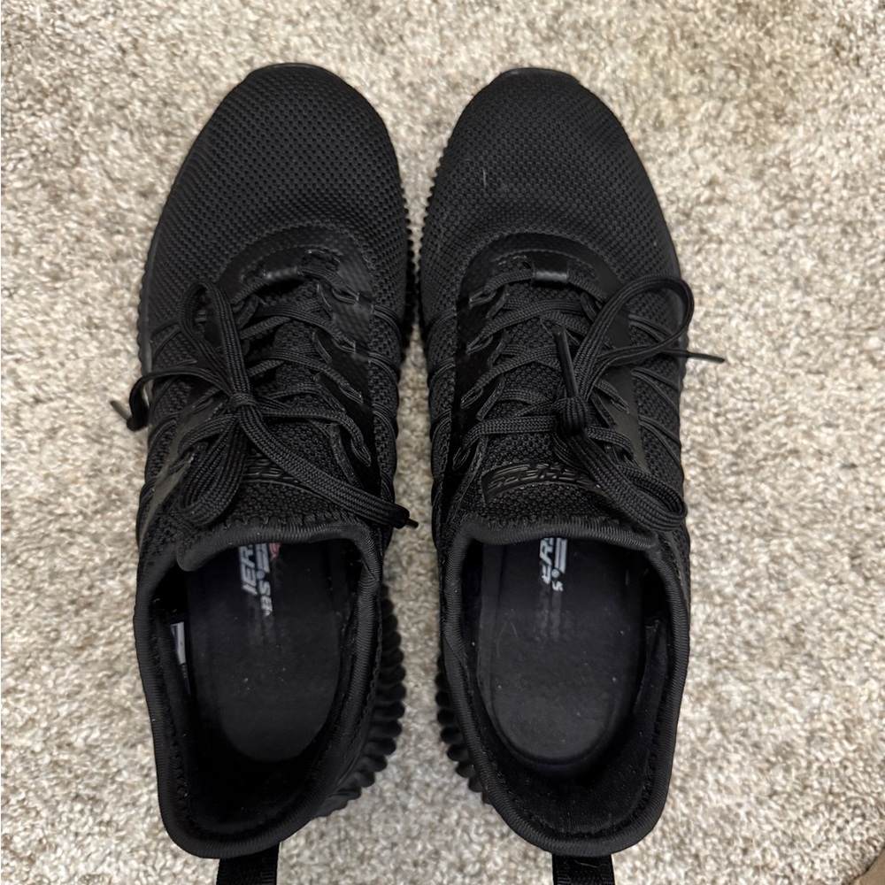 Skechers Black Women’s Washable Stretchy Shoes Size 7